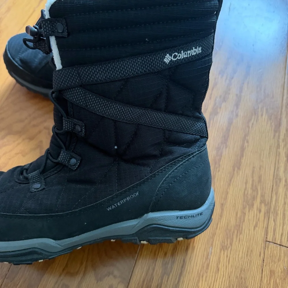 Columbia Black and White Women's Winter Snow Boots 8.5 waterproof techlite